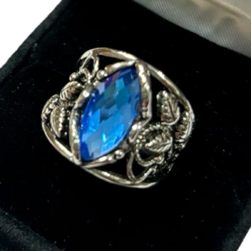 💥2/$24 or 3/$30💥 Antiqued silver ring with royal blue faceted stone. NWT. Sz 7 - Picture 4 of 7